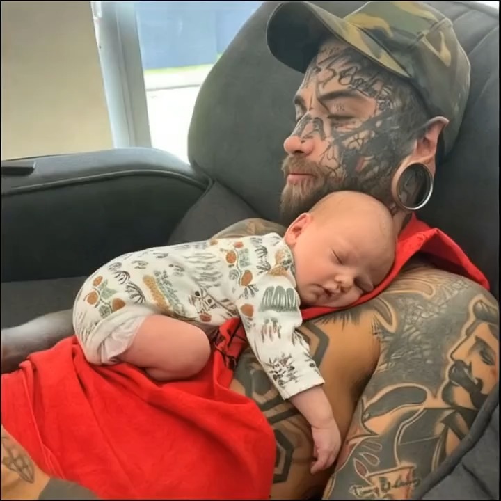 24-year-old dad, whose body is completely covered with more than 200 tattoos, removed them for the sake of his baby daughter, Better sit down before seeing him today