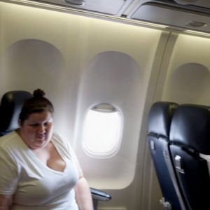 Entitled Parents Told Me Not to Eat on the Plane — I Didn’t Listen