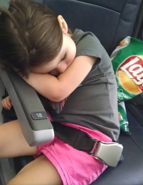 Entitled Parents Told Me Not to Eat on a Flight—Their Tantrum-Prone Kid Wasn’t My Problem