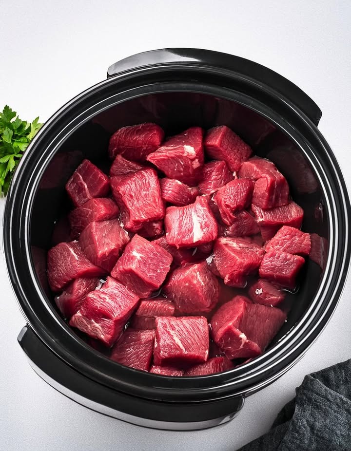 Easy Slow Cooker Beef Stew – Rich, Creamy, and Full of Flavor