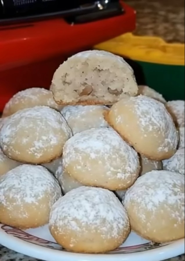 Buttery Pecan Snowballs Recipe